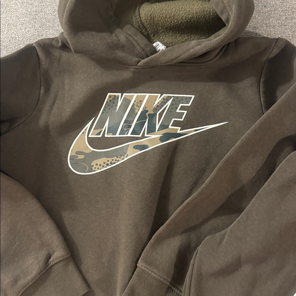 3/$20- Nike set - Picture 2 of 3